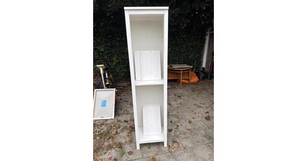 Smalle hoge kast in prima staat