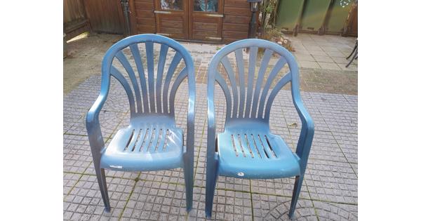 2 tuinstoelen