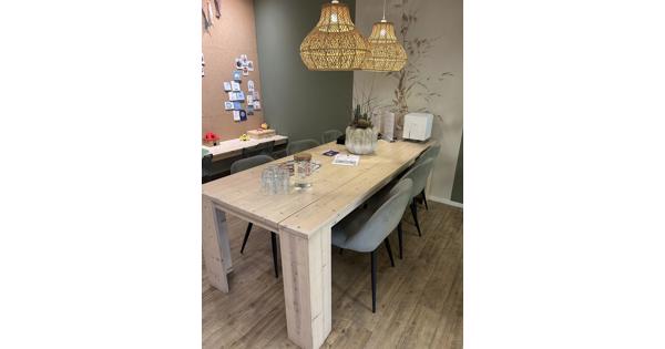 licht eiken tafel