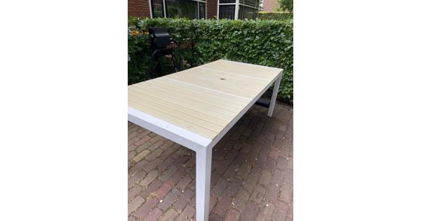 Witte tuintafel 2m x 1 m aluminium met roomwit blad