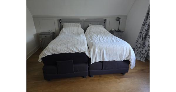 Twee éénpersoons boxsprings 90x210