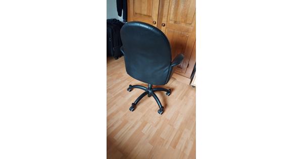 Lederen bureaustoel met zwenkwieltjes