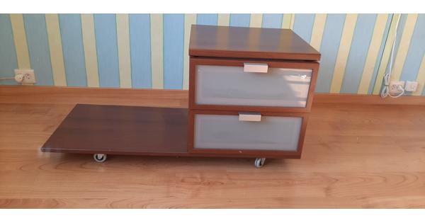 Nachtkastje Ikea met 2 laden, op wieltjes