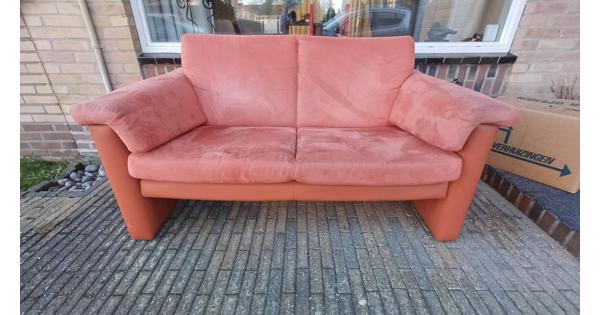 Oranje 2-zitsbank (zit ruim, en toch compact)