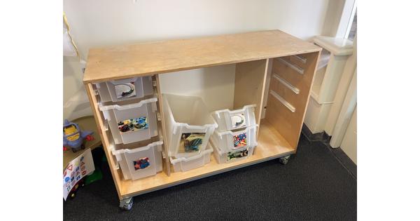 Kast op wieltjes gratis af te halen