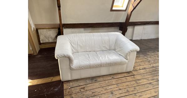 Witte leren bank