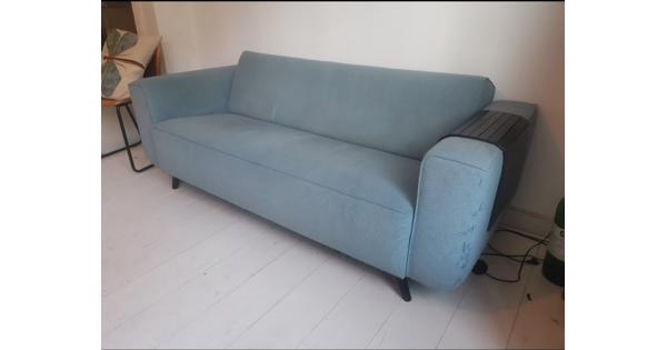 Heerlijke licht blauwe stoffen bank!