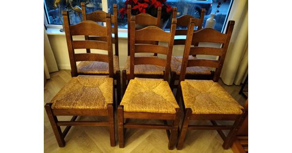 6 eetkamerstoelen met rieten zitting