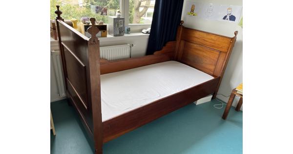 Charmant vintage kinderbed