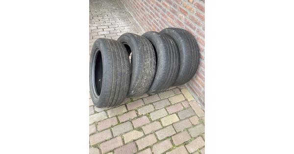 Vier banden 225/55/17 van Mercedes Vito