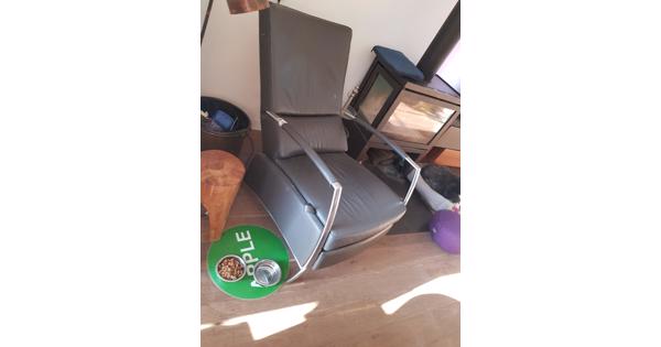 Grijze leren fauteuil