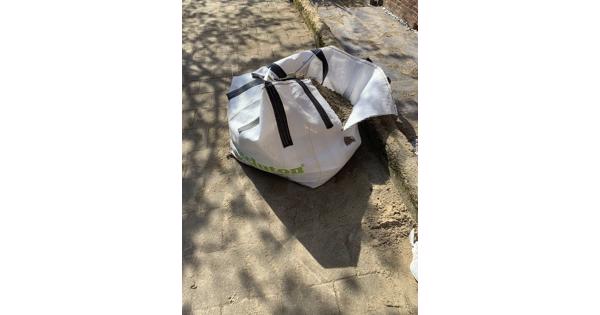 Gratis halve kuub schoon straatzand