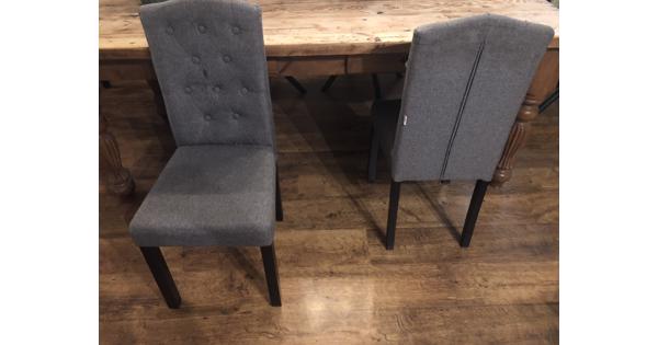 Robuuste eettafel met 4 stoelen