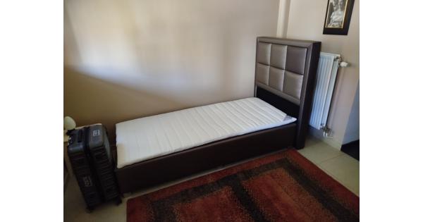 Eénpersoonsbed - boxspring - bronskleurig