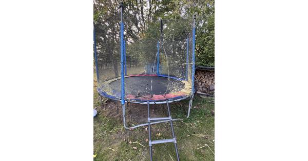 Trampoline met veiligheidsnet en laddertje