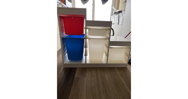 IKEA kinder kastje met bakken