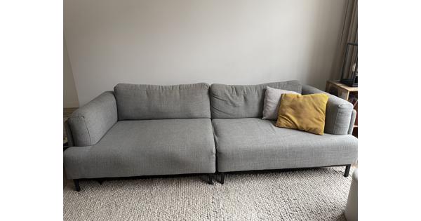 Grijze bank van het merk Woood