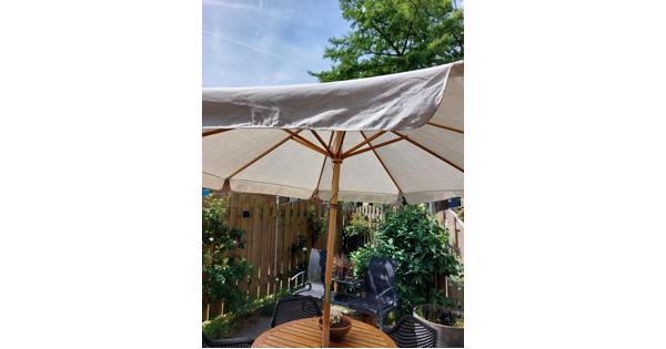 Parasol wit/ecru met houten parasolstok