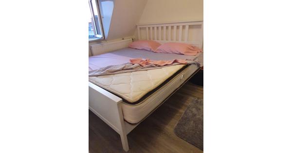 King size bed and base