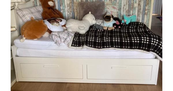 Wit Ikea houten uitschuifbed met twee lades 200* 80 cm