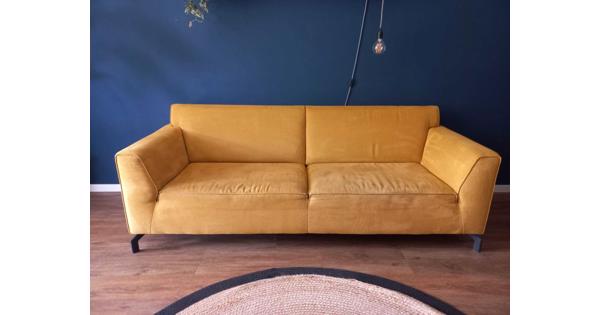 Okergele bank Henders & Hazel Novara