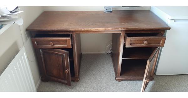 Houten buro