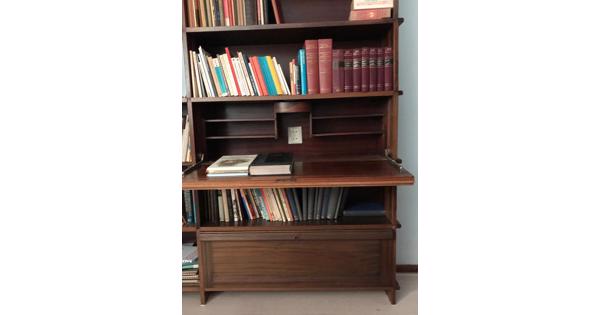 Originele boekenkasten naar een ontwerp van meubelmaker Pander (werkte samen met de Bonneterie). Eind jaren 40 gemaakt. Echt iets voor de liefhebber! “