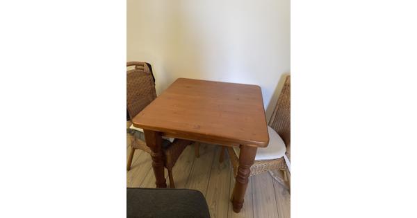Eettafel met 2 stoelen