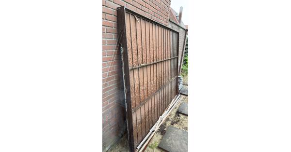 Metalen schutting delen (2 stuks)