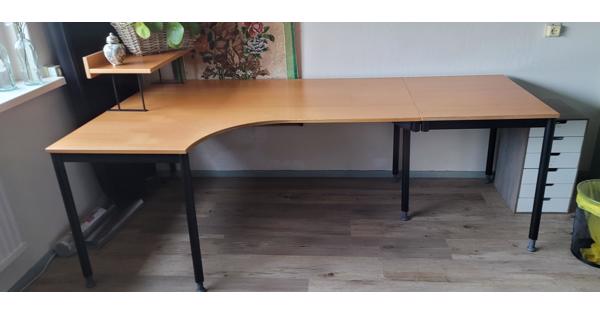 Heel stevig mooi bureau (uit elkaar gehaald) 