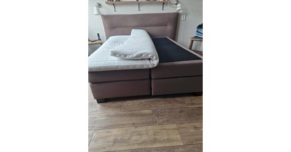 Boxspring 160x200 en 1 persoonsbed 