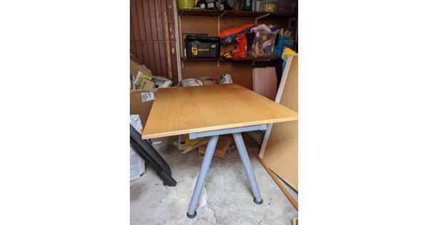 Bureau, 80cm*105cm en hoogte verstelbaar 60 tot 90cm