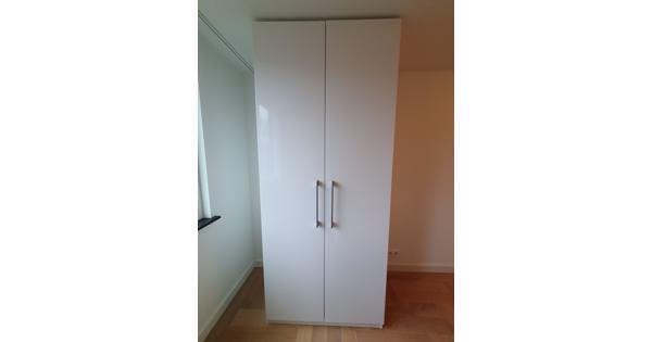 Hoge witte PAX kledingkast