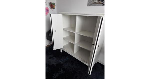 Mooie kast, onbeschadigd en echt als Nieuw