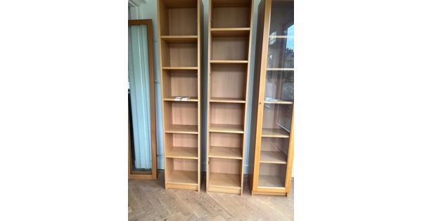 Drie IKEA Billy kasten, voor wie wil!