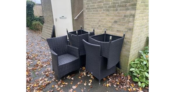 Tuinset ( tafel en 6 stoelen)