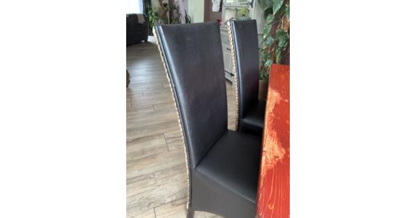 Gebruikte eethoek met 6 leuke stoelen
