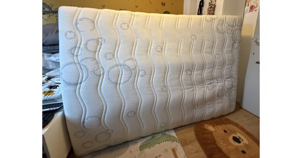 Matras 140x200  (Zo goed als nieuw)