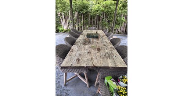 Grote tuintafel met witte matrixpoot