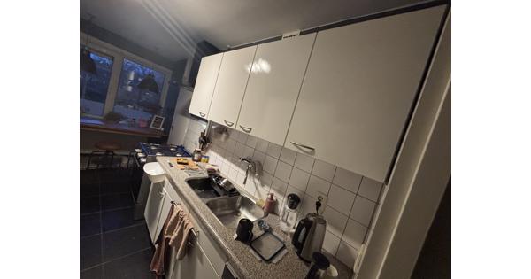 Witte keukenkasten gratis af te halen, zelf demonteren
