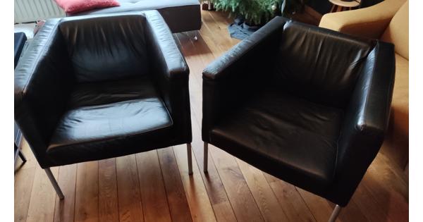 2 zwarte IKEA fauteuils
