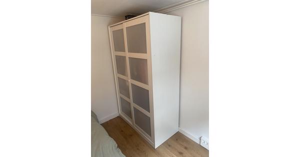 Ikea kledingkast wit schuifdeuren