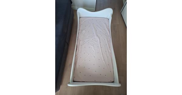 Mooi bed voor peuters en kleuters met matras (160x80cm)