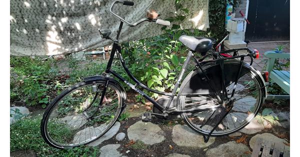 zwarte omafiets  / opoefiets / hallelujafiets