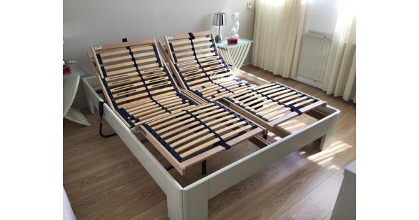 Bed met elektrische lattenbodem