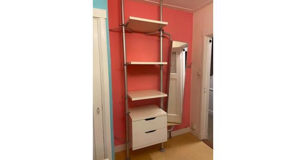 open kast met spiegel