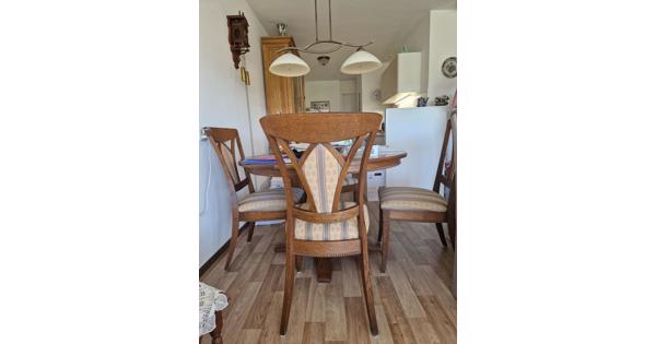 Ronde tafel met 4 stoelen