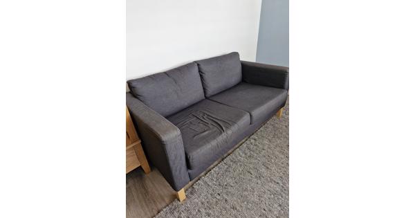 Mooie 2-zits bank donkergrijs Karlstad Ikea
