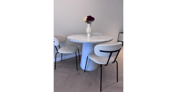 Ronde betonlook eettafel