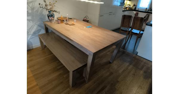 Eettafel met eetbank